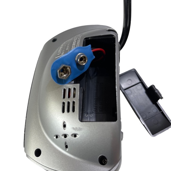 Sharp SPC085 Small Digital Alarm Clock With 9v Battery Backup and Snooze Button - Picture 6 of 6